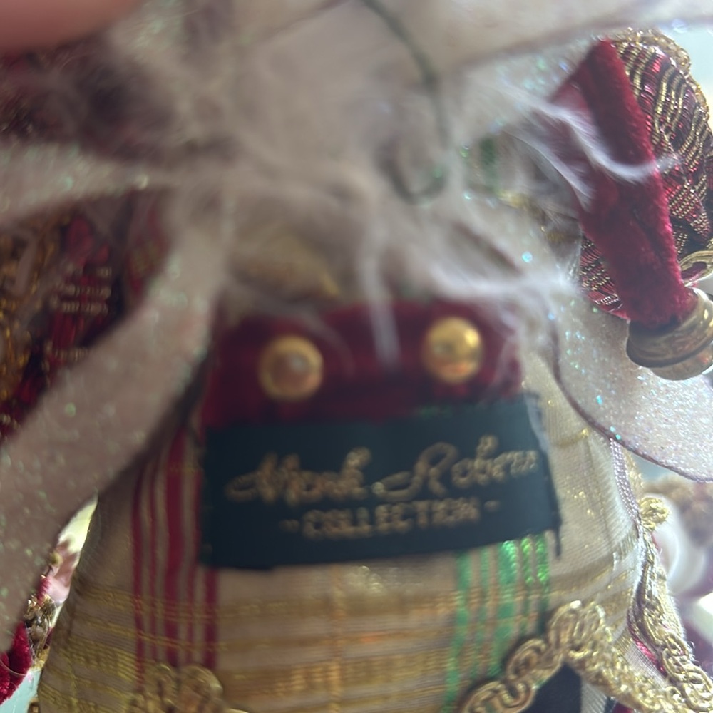 Mark Robert’s Santa elf. - Picture 5 of 7